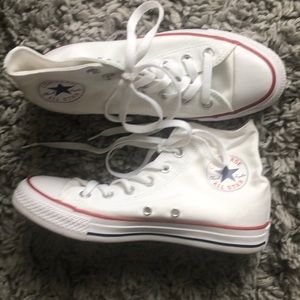 White Hi-Top Size 7 Chuck Taylor Converse